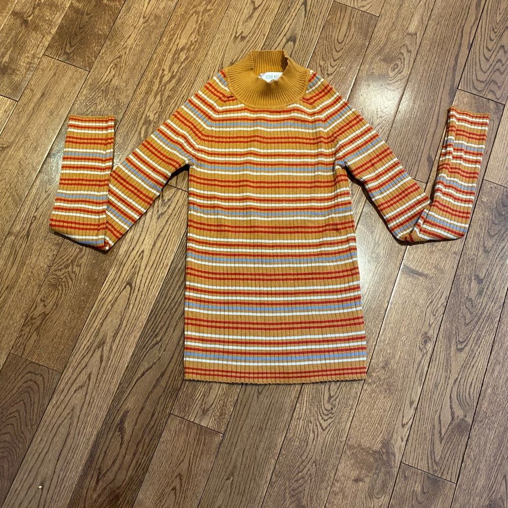 Never worn sweater top - Picture 1 of 4